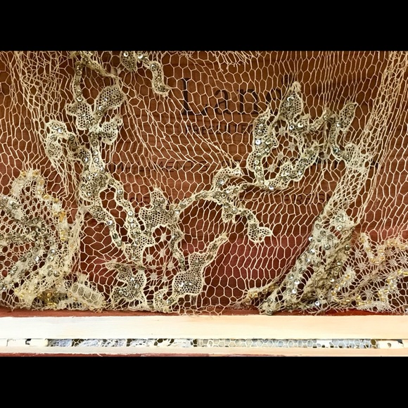 Vintage Lane Cedar Bride’s Hope Chest, Vintage Lace, Jewelry, Linens, Cameo NWT - Picture 10 of 14